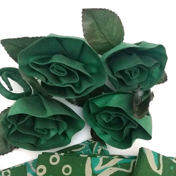 PETER HOE Decorative Table Napkins and Ring Holders 4 Pc Set Green  21"x21" NWOT - Picture 2 of 9